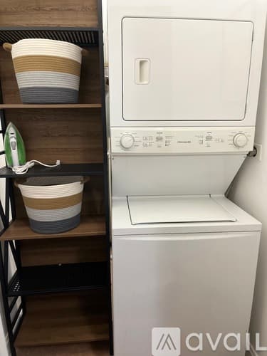 Chicago Apartment: 6145 S Eberhart Ave