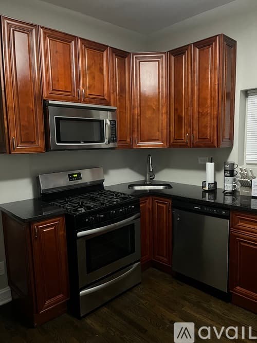 Chicago Apartment: 6145 S Eberhart Ave