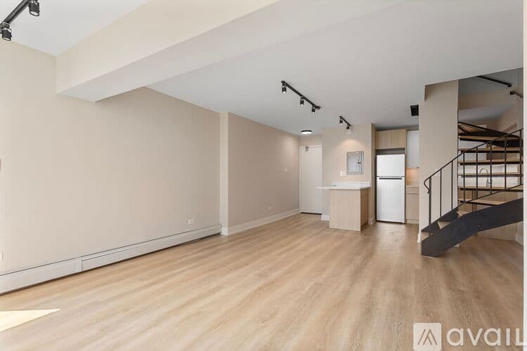 Chicago Apartment: 6166 N Sheridan Rd