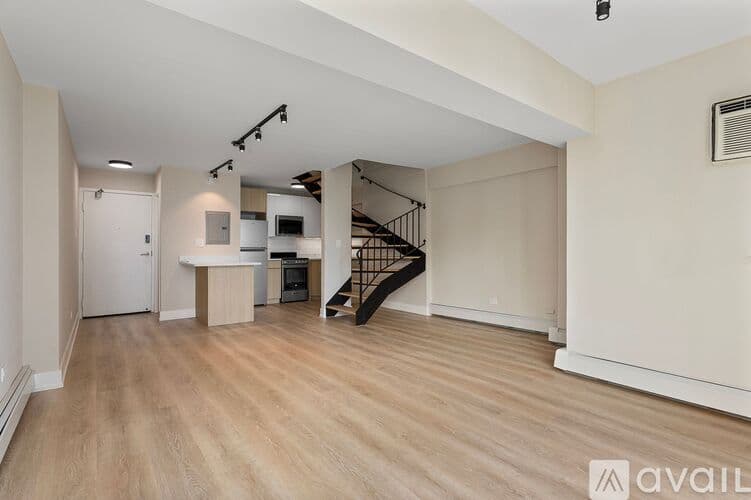 Chicago Apartment: 6166 N Sheridan Rd