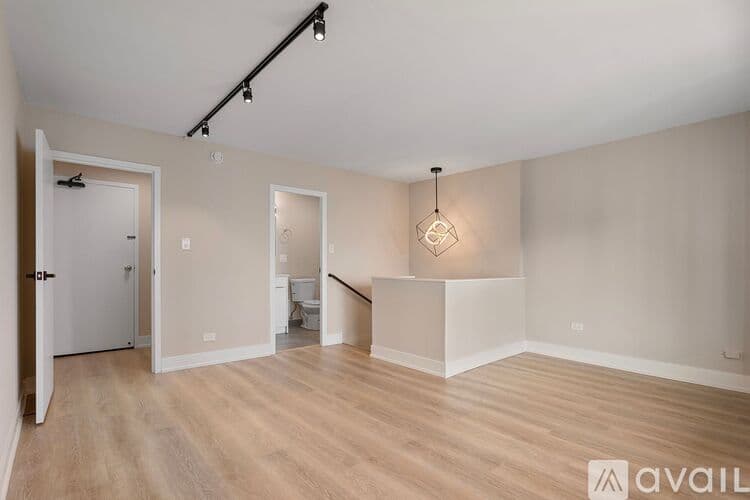 Chicago Apartment: 6166 N Sheridan Rd