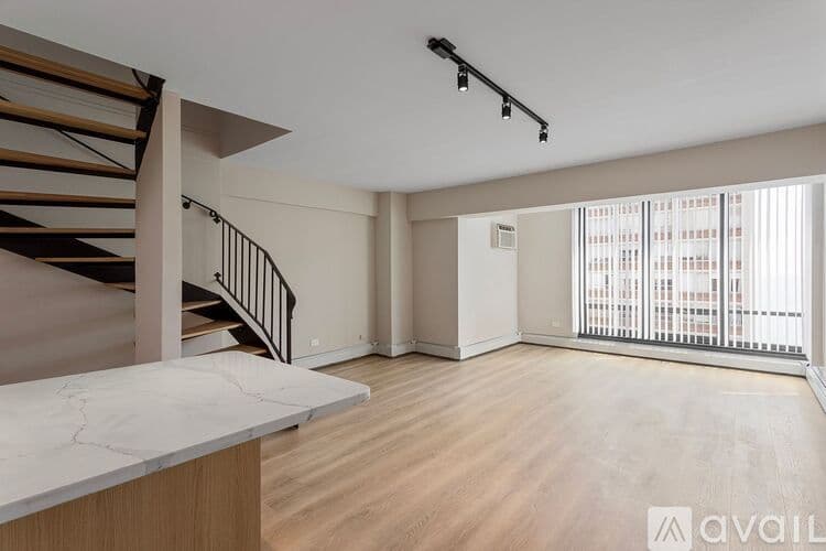 Chicago Apartment: 6166 N Sheridan Rd