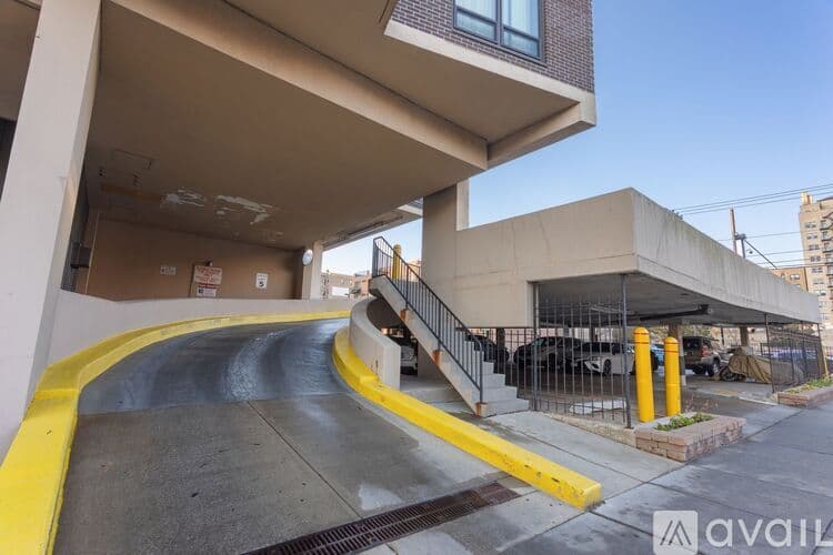 Chicago Apartment: 6166 N Sheridan Rd
