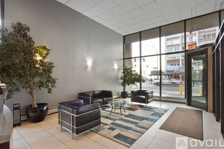 Chicago Apartment: 6166 N Sheridan Rd