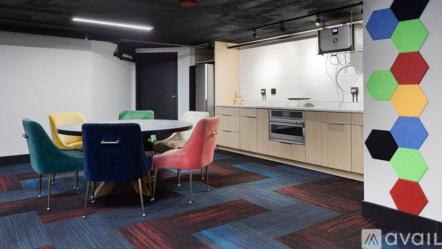 Chicago Apartment: 6166 N Sheridan Rd