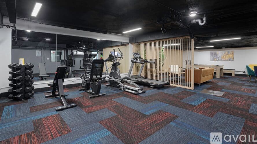 Chicago Apartment: 6166 N Sheridan Rd