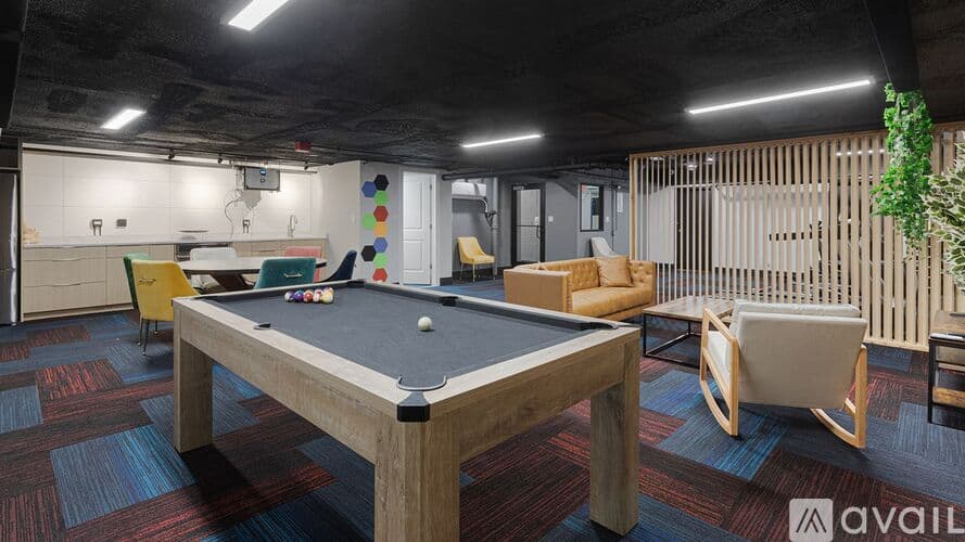 Chicago Apartment: 6166 N Sheridan Rd