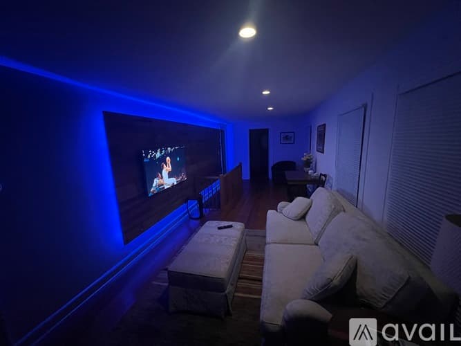 Litchfield House: 120 Looking Glass Hill Road