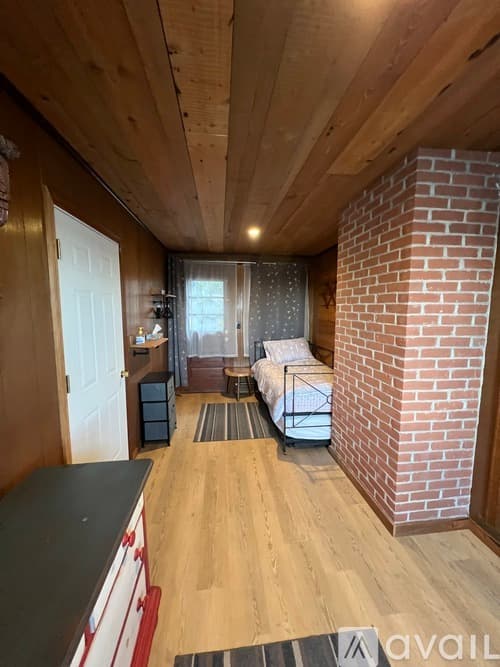 Litchfield House: 120 Looking Glass Hill Road