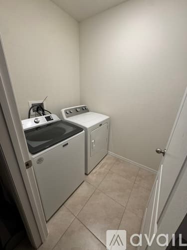 Edgewater House: 2718 Fieldbrooke Way