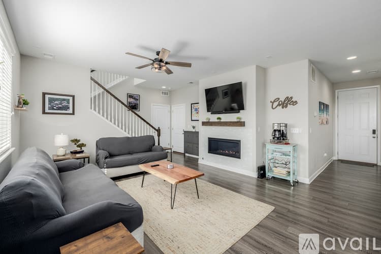Henderson House: 10406 Akron St