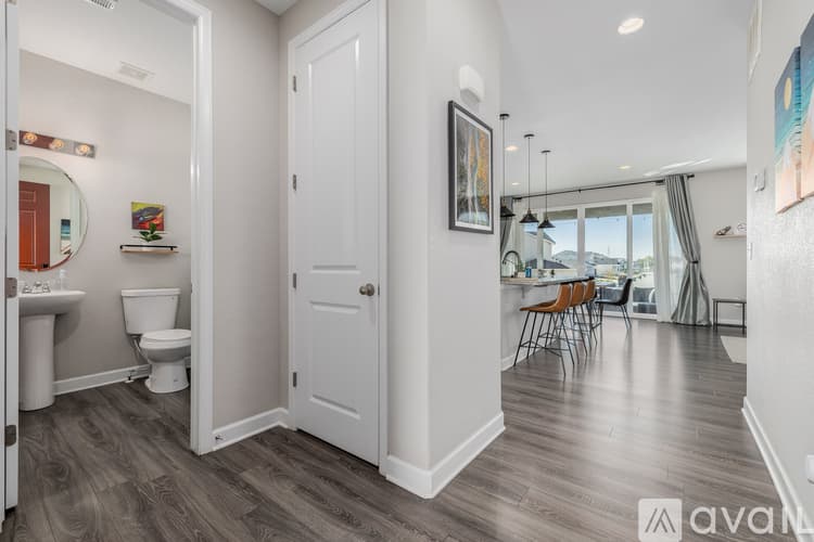 Henderson House: 10406 Akron St