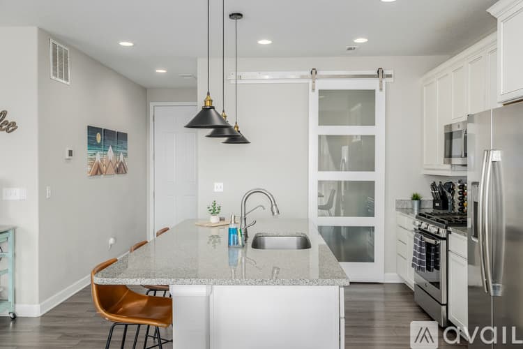 Henderson House: 10406 Akron St
