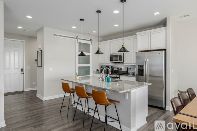 Henderson House: 10406 Akron St