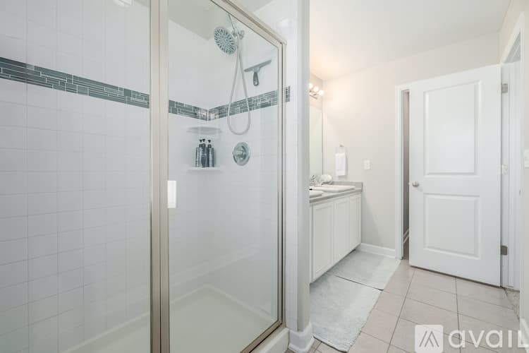 Henderson House: 10406 Akron St