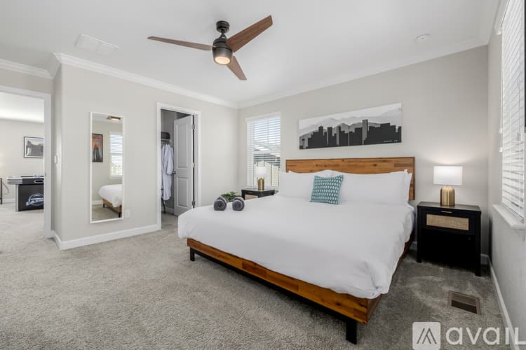 Henderson House: 10406 Akron St
