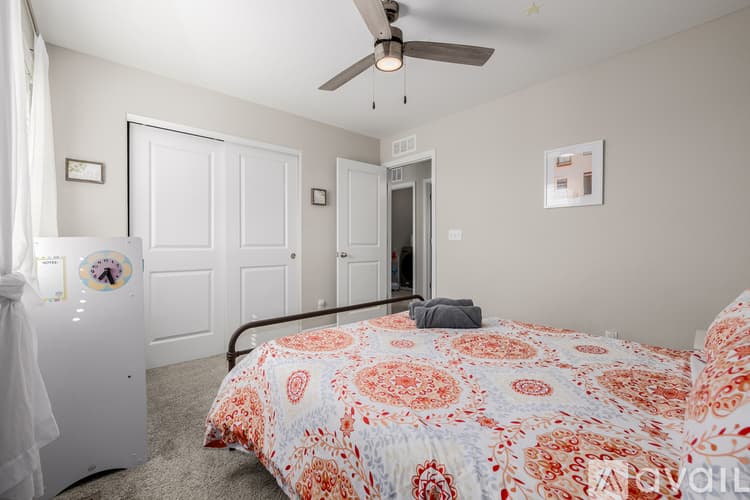 Henderson House: 10406 Akron St