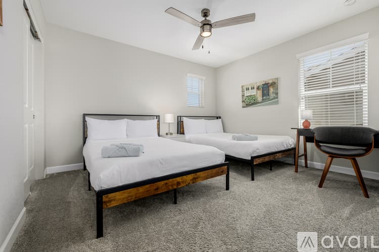 Henderson House: 10406 Akron St