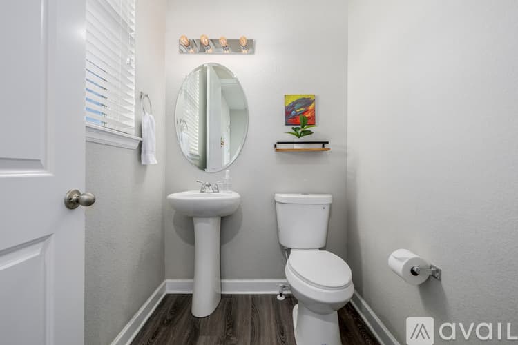 Henderson House: 10406 Akron St