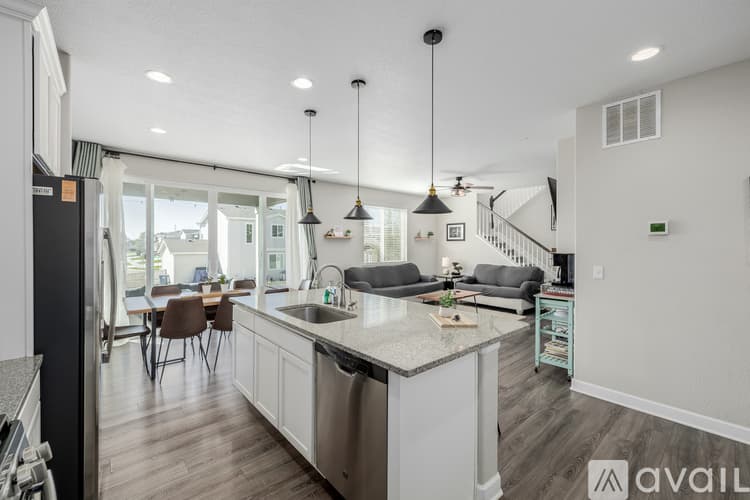 Henderson House: 10406 Akron St