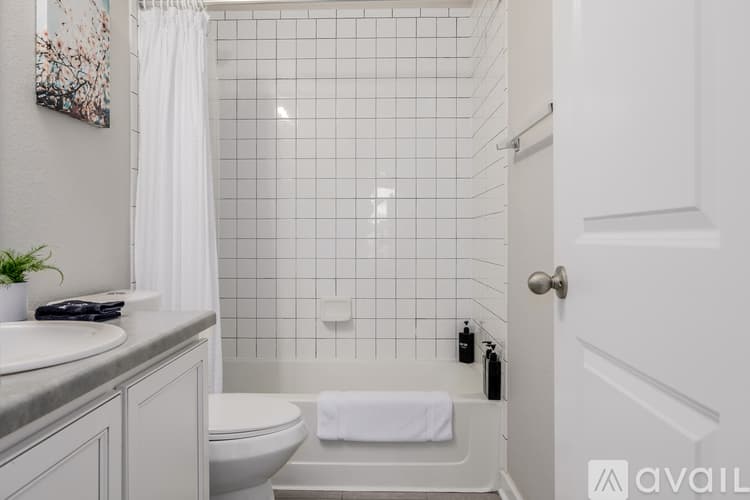 Henderson House: 10406 Akron St