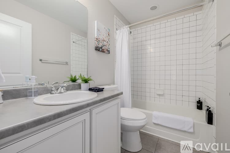 Henderson House: 10406 Akron St