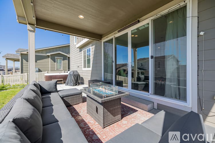 Henderson House: 10406 Akron St