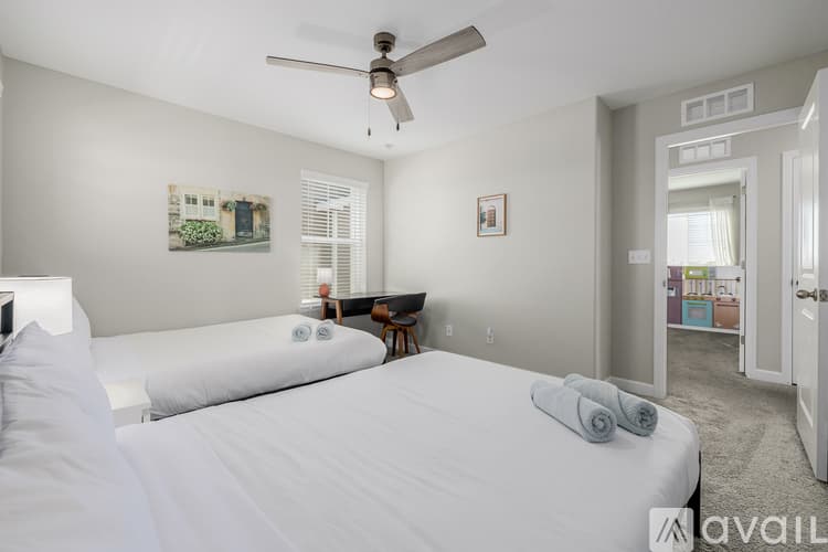 Henderson House: 10406 Akron St