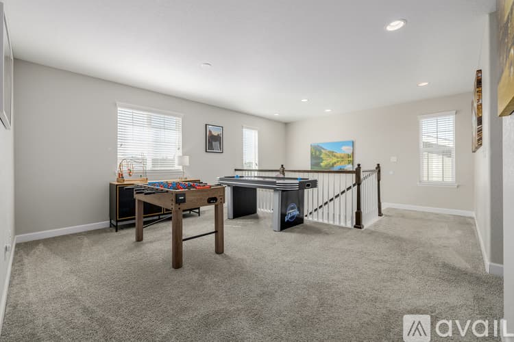 Henderson House: 10406 Akron St