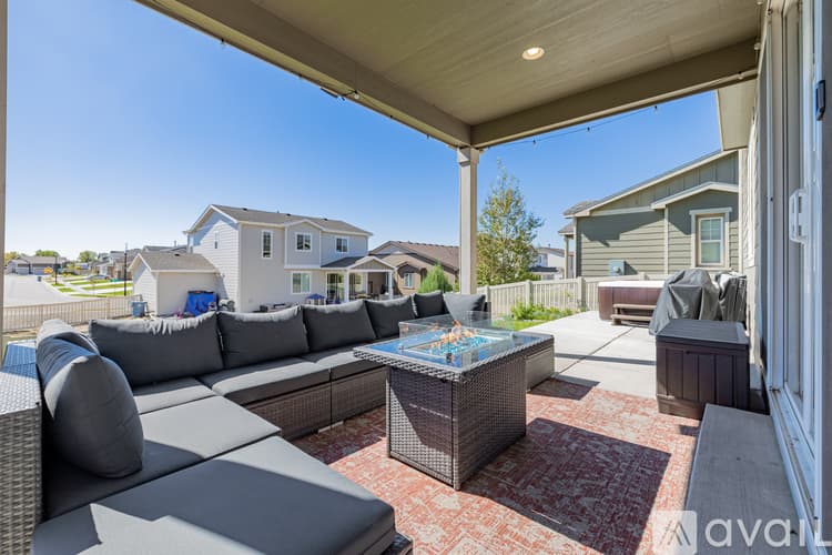 Henderson House: 10406 Akron St