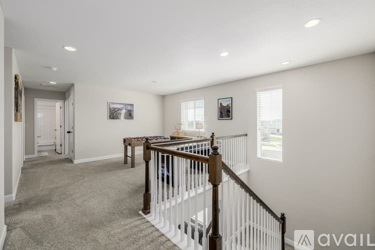 Henderson House: 10406 Akron St