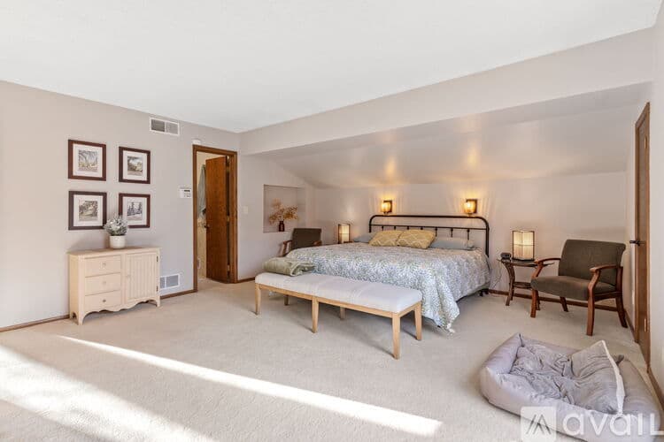 Stillwater House: 8820 Neal Avenue North