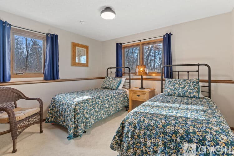 Stillwater House: 8820 Neal Avenue North