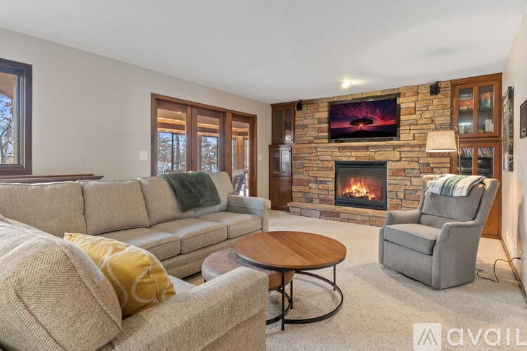 Stillwater House: 8820 Neal Avenue North