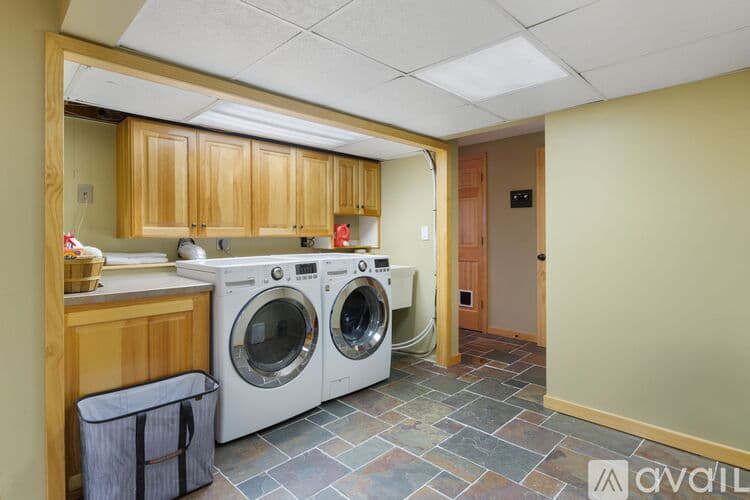 Stillwater House: 8820 Neal Avenue North