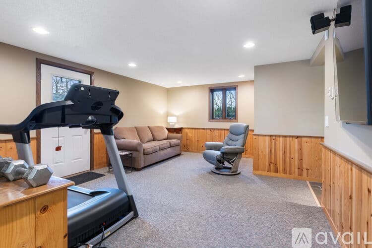 Stillwater House: 8820 Neal Avenue North