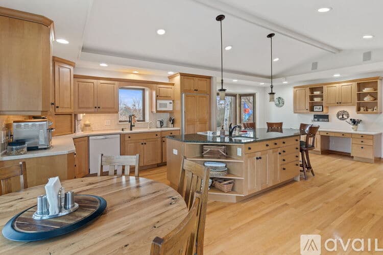 Stillwater House: 8820 Neal Avenue North