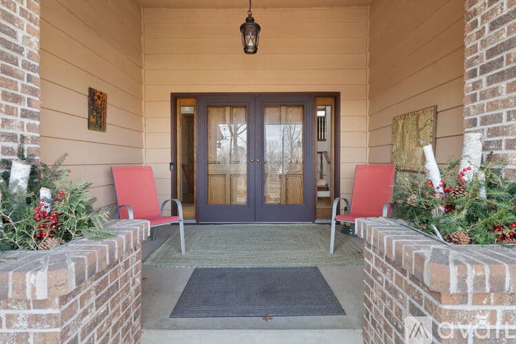 Stillwater House: 8820 Neal Avenue North