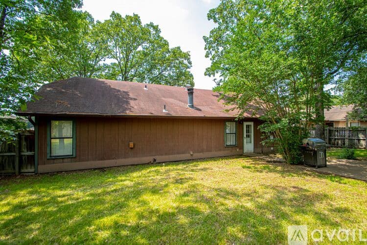 Sherwood House: 122 Pecan Valley Dr