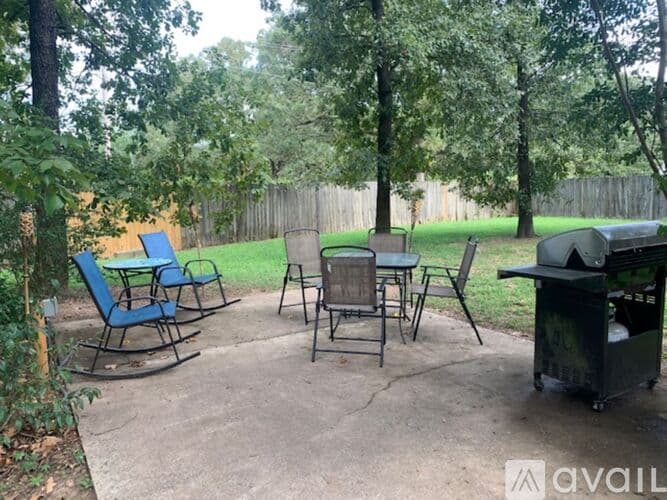 Sherwood House: 122 Pecan Valley Dr