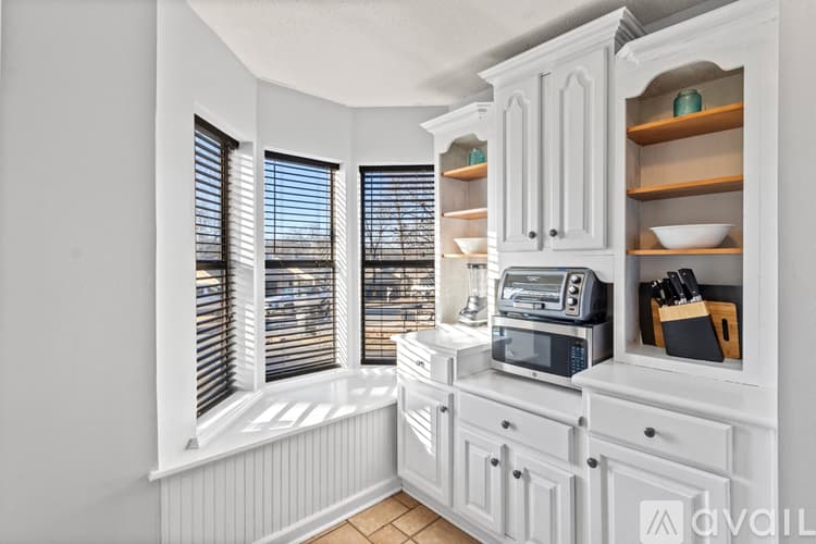 Sherwood House: 122 Pecan Valley Dr