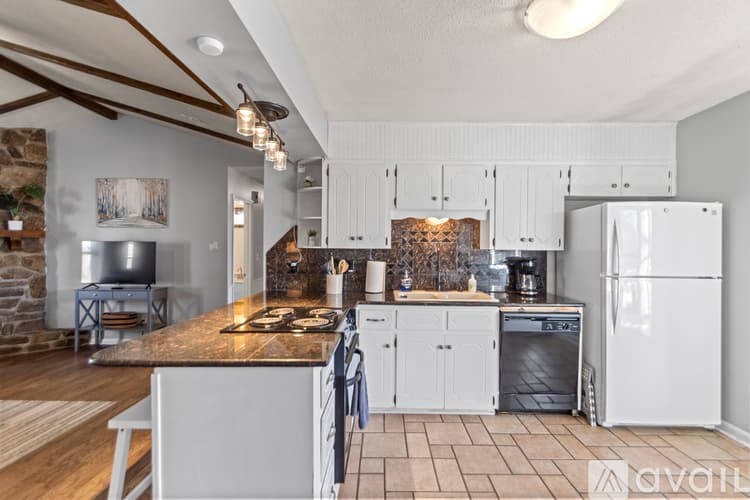 Sherwood House: 122 Pecan Valley Dr