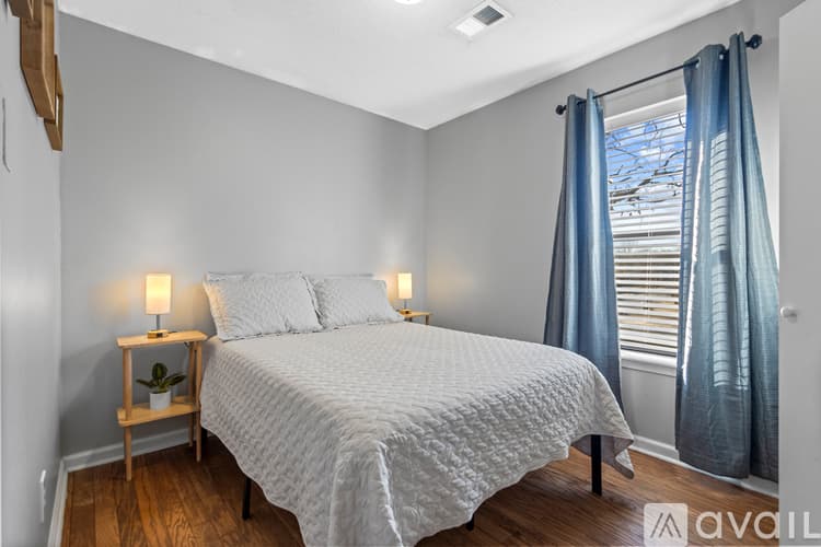 Sherwood House: 122 Pecan Valley Dr