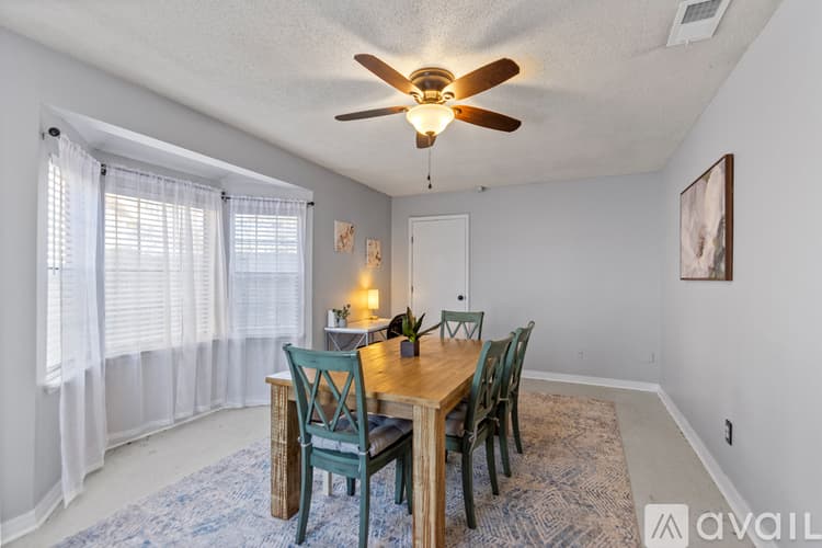 Sherwood House: 122 Pecan Valley Dr