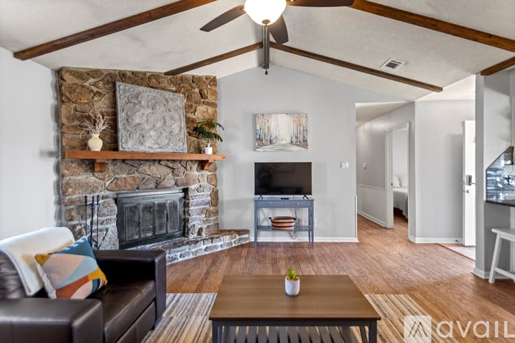 Sherwood House: 122 Pecan Valley Dr