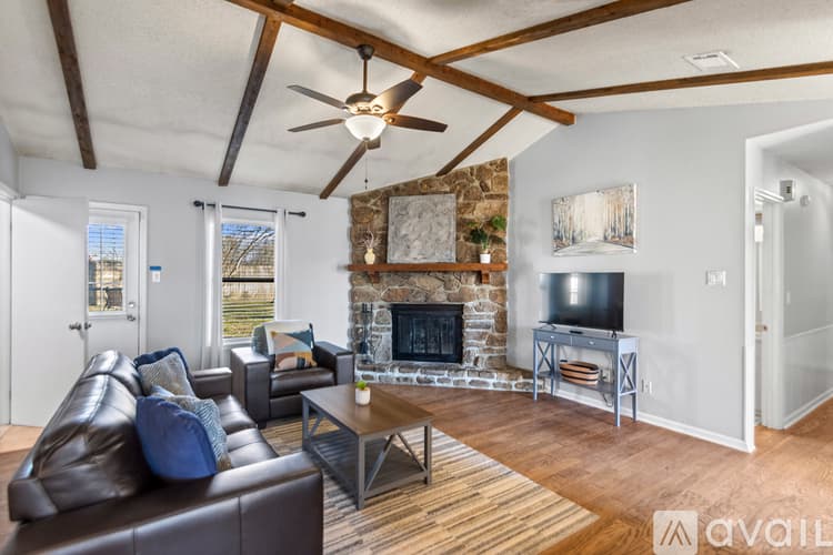 Sherwood House: 122 Pecan Valley Dr