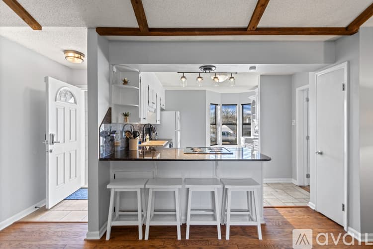 Sherwood House: 122 Pecan Valley Dr