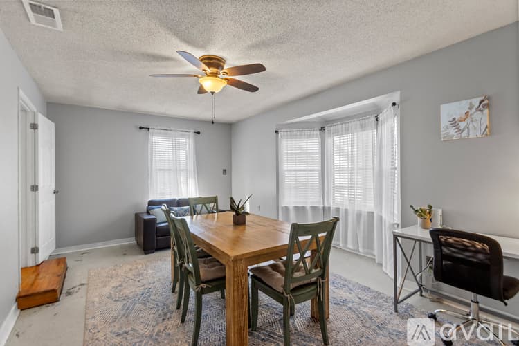 Sherwood House: 122 Pecan Valley Dr