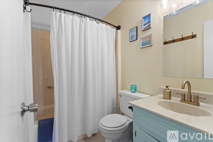 Sherwood House: 122 Pecan Valley Dr
