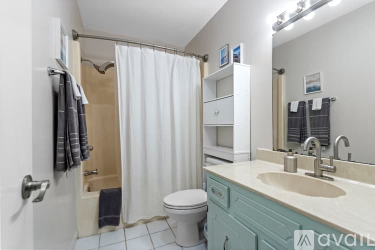 Sherwood House: 122 Pecan Valley Dr